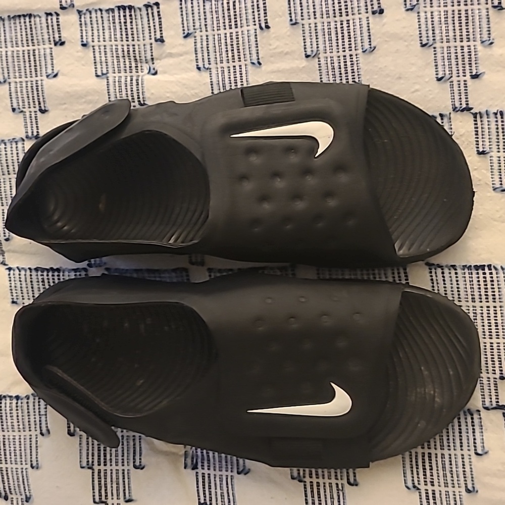Little boys Nike sandals